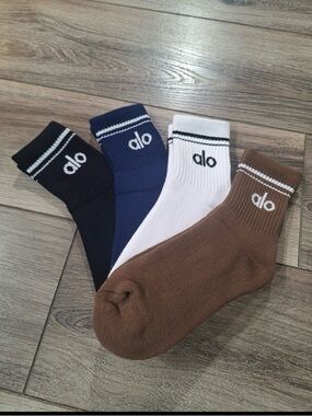 Alo Throwback socks 4 pairs brand new